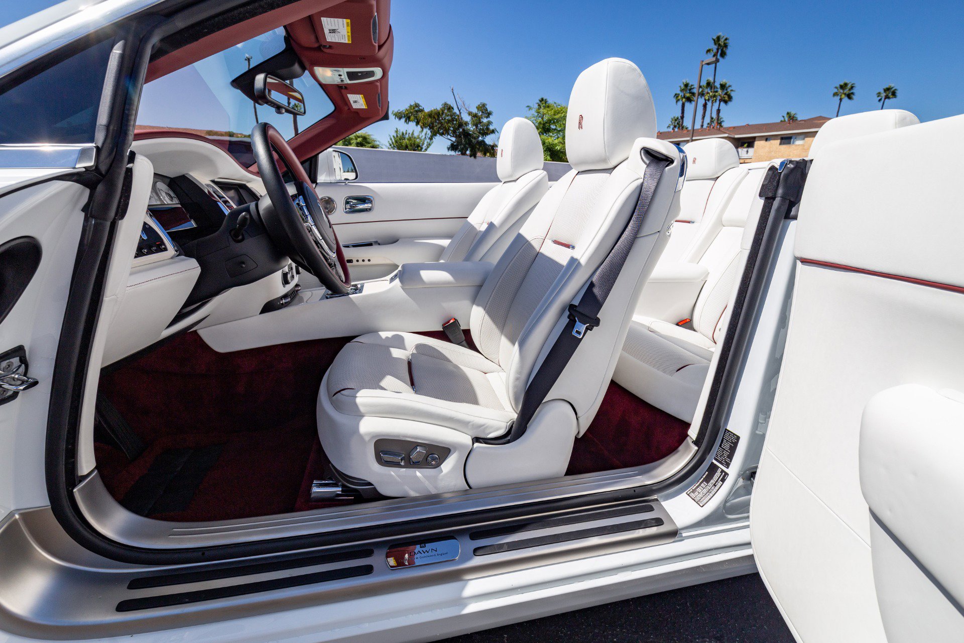 Used 2017 Rolls-Royce Dawn image 48