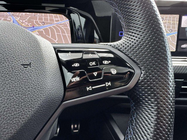 Used 2022 Volkswagen Golf R image 29