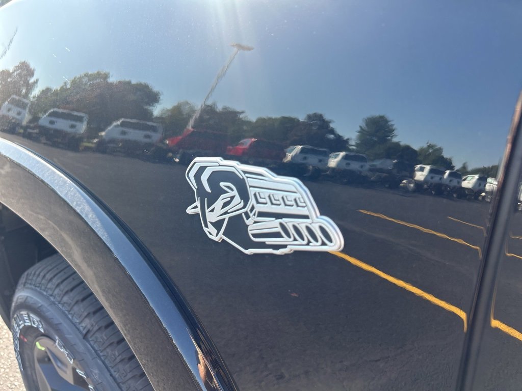 New 2026 RAM 1500 4x4 Crew Cab image 19
