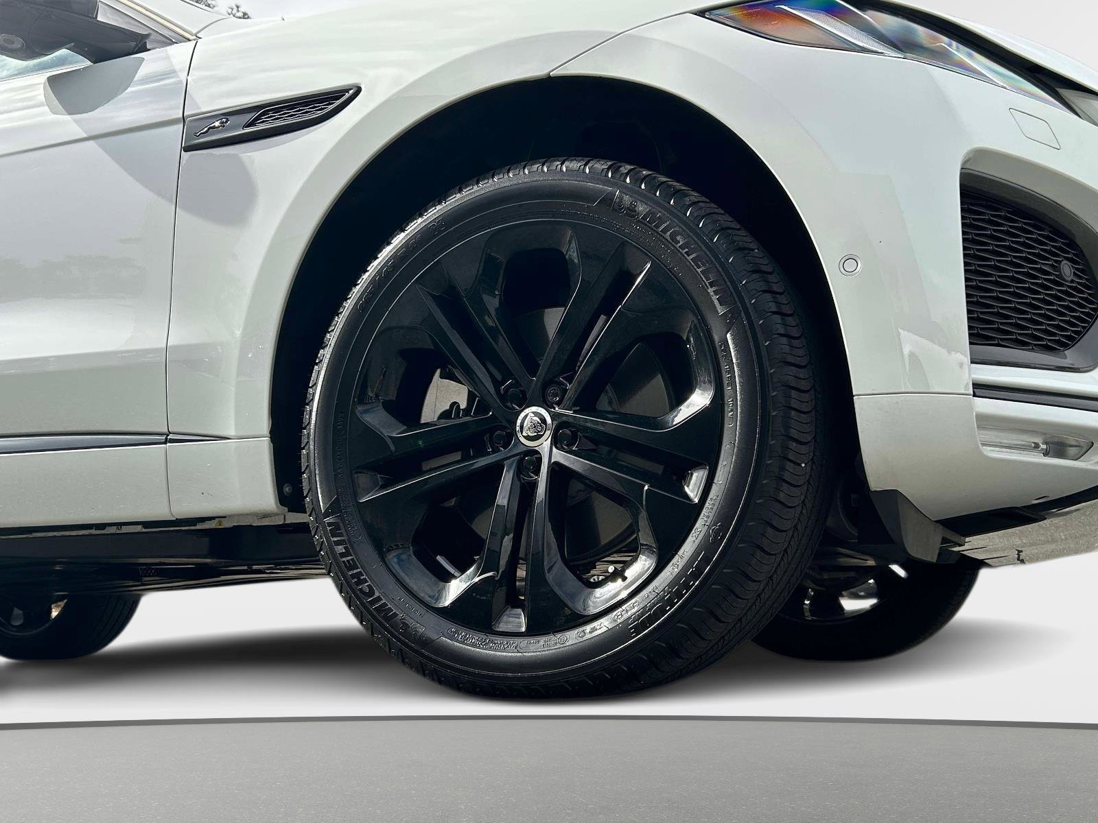 Used 2026 Jaguar F-PACE R-Dynamic S image 9