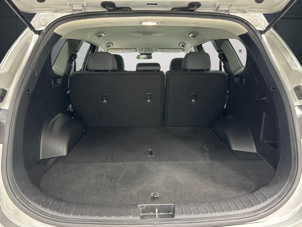 Used 2020 Hyundai Santa Fe SE FWD image 12