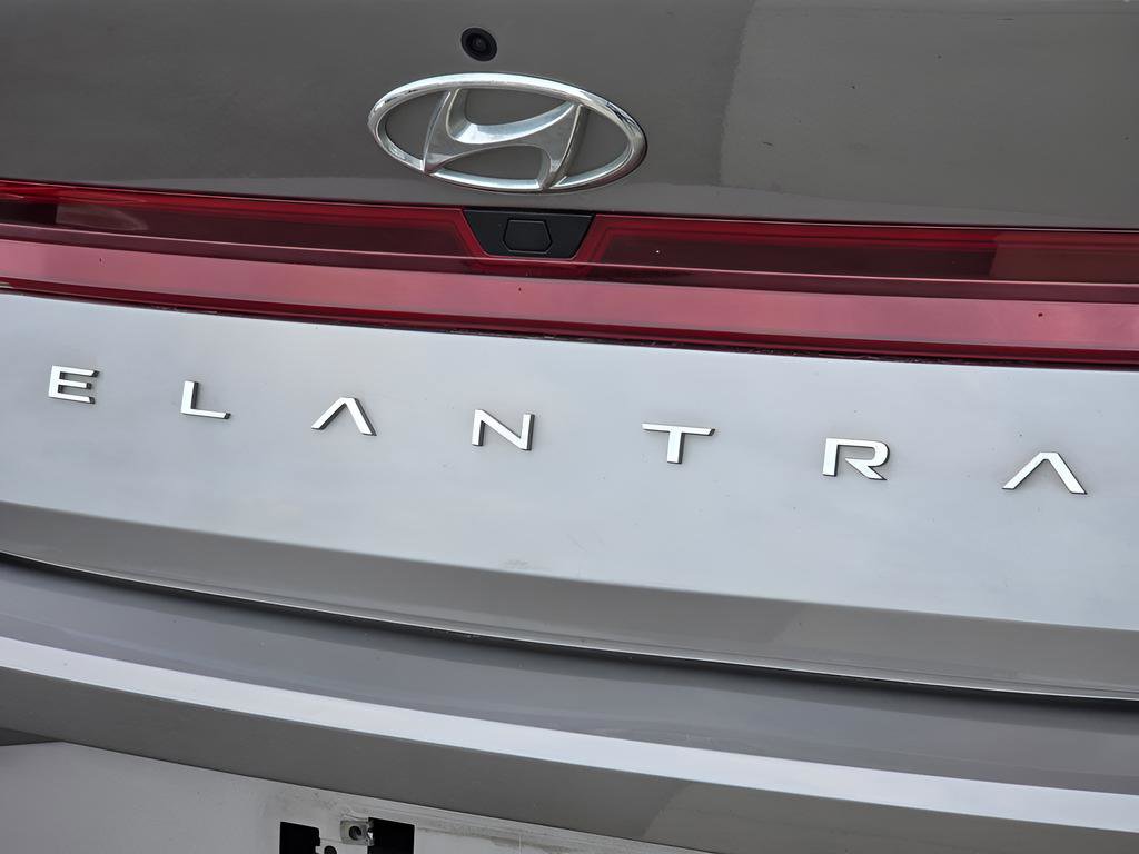 Used 2023 Hyundai Elantra SEL image 12