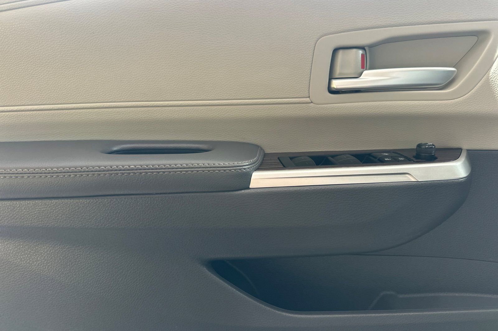 Certified 2022 Toyota Sienna XLE FWD image 13