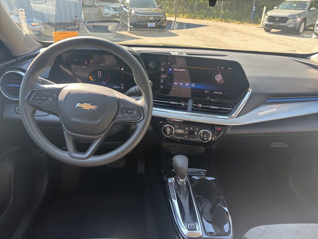 Used 2025 Chevrolet Trax LT image 12