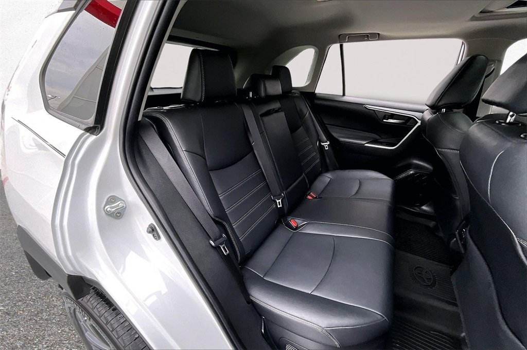 Used 2023 Toyota RAV4 XLE Premium image 23