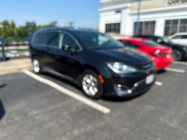 Used 2018 Chrysler Pacifica Touring-L Plus w/ Tire & Wheel Group FWD image 2