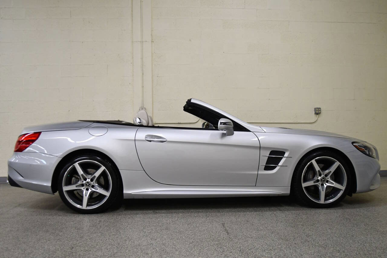 Used 2017 Mercedes-Benz SL 550 image 4