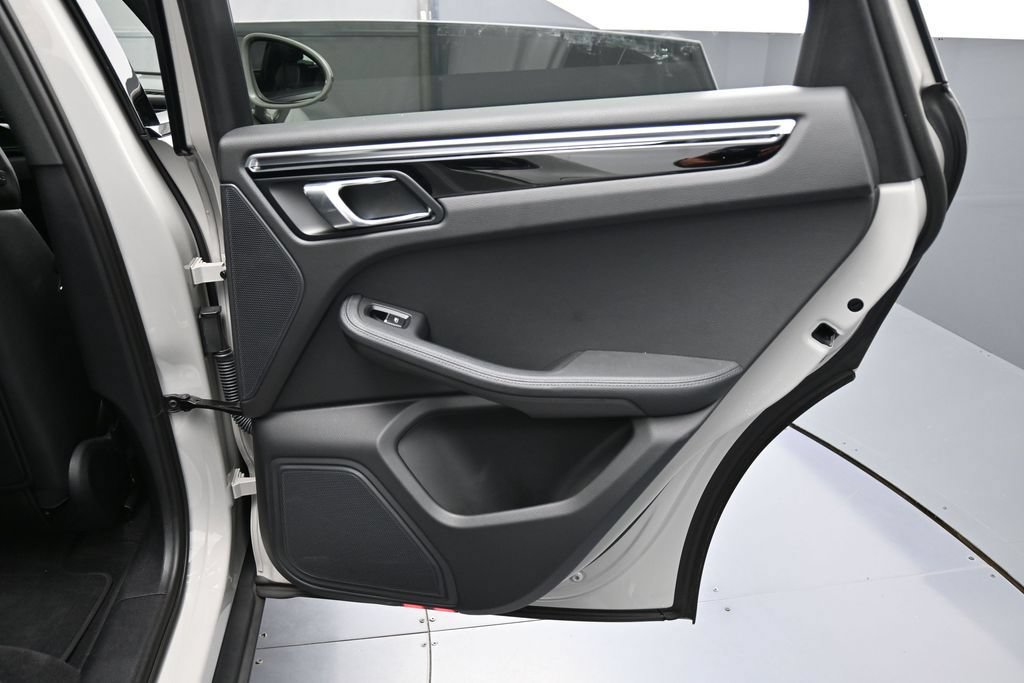 Certified 2023 Porsche Macan Turbo AWD/4WD image 25
