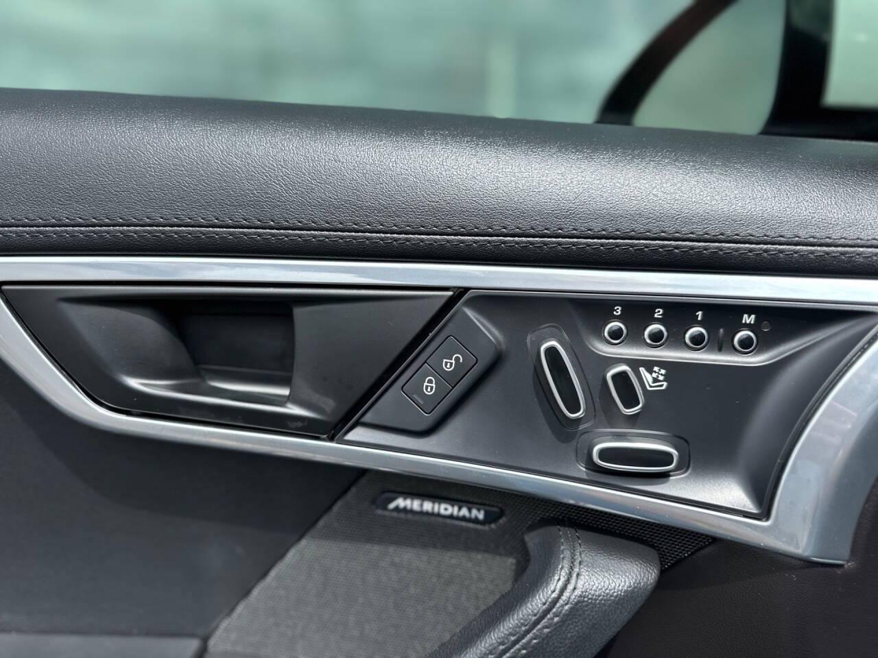 Used 2019 Jaguar F-TYPE Convertible RWD image 17