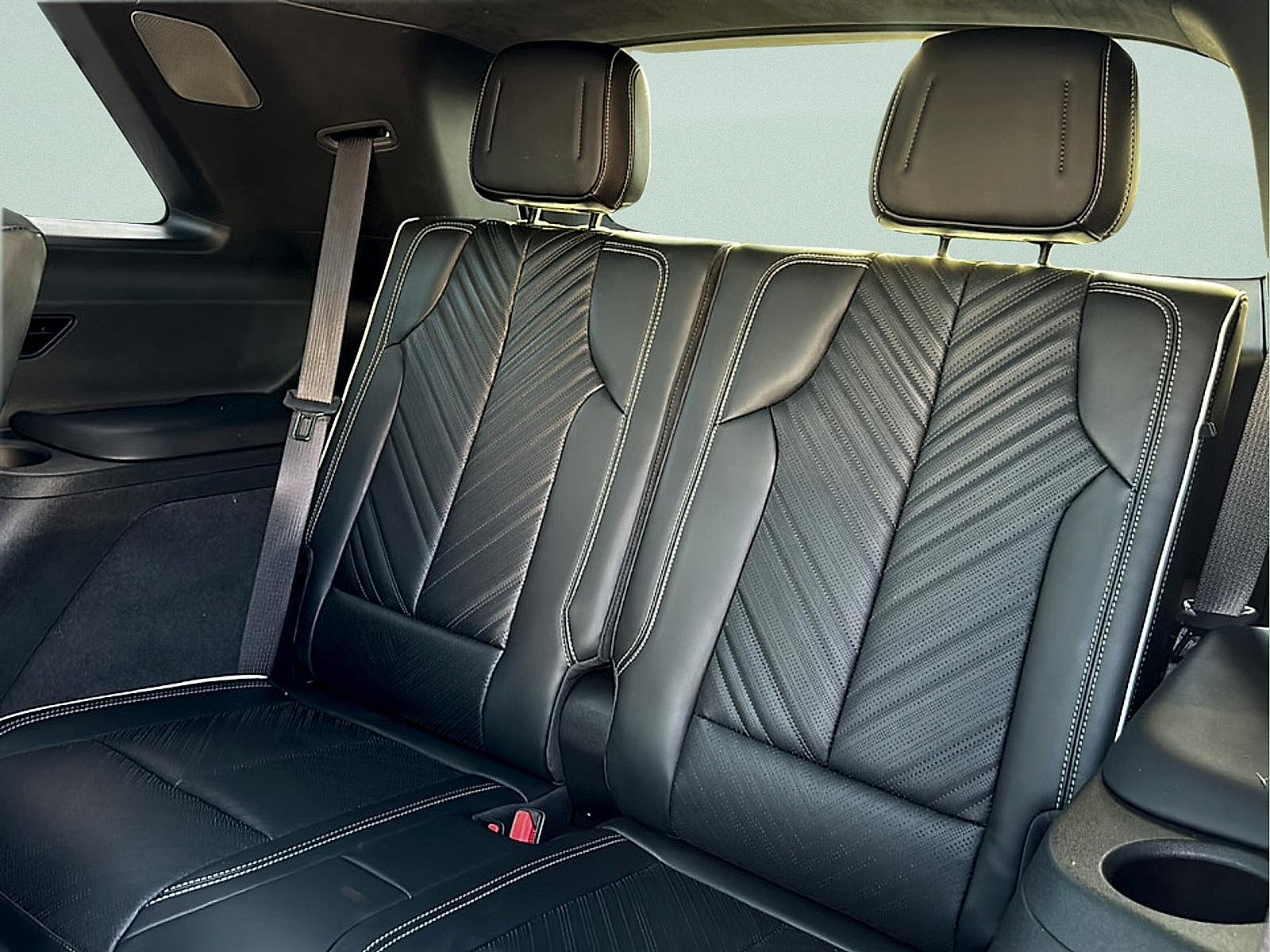Certified 2026 Cadillac Vistiq Platinum w/ LPO, Floor Liner Package AWD/4WD image 12