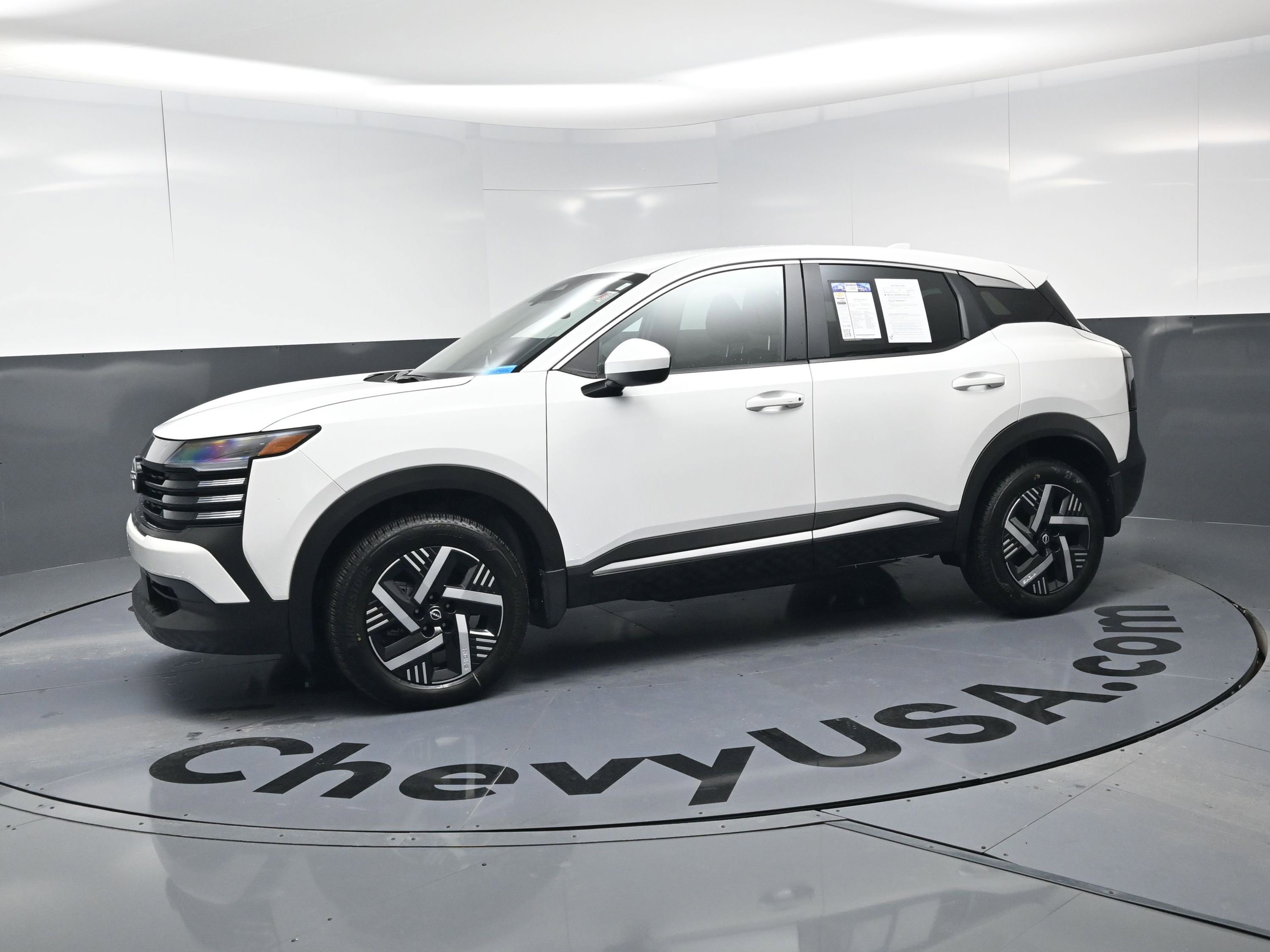 Used 2025 Nissan Kicks SV w/ Charging Package image 6