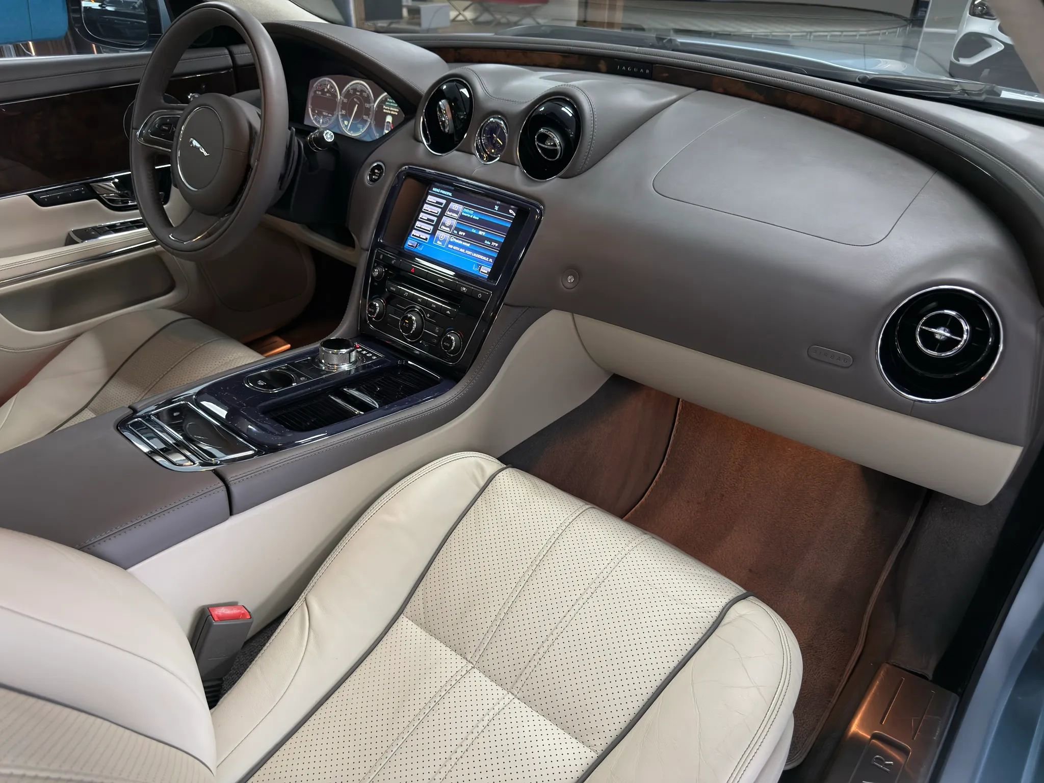 Used 2012 Jaguar XJ image 20