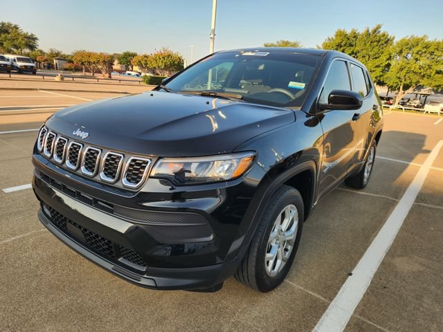 Used 2024 Jeep Compass Sport AWD/4WD image 3