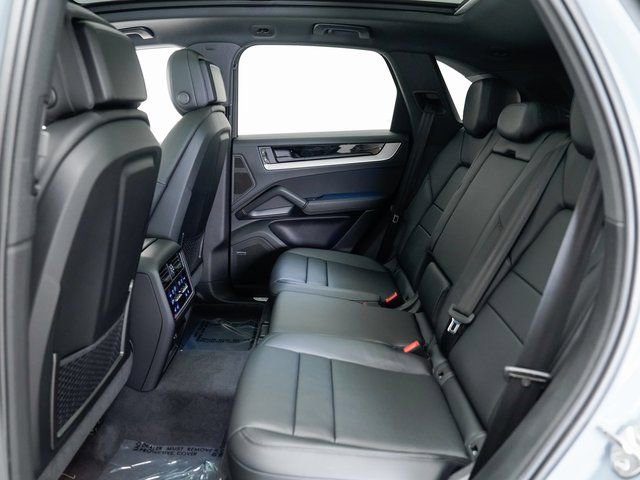 Certified 2025 Porsche Cayenne image 24