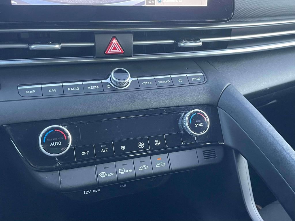 Used 2024 Hyundai Elantra SEL image 29