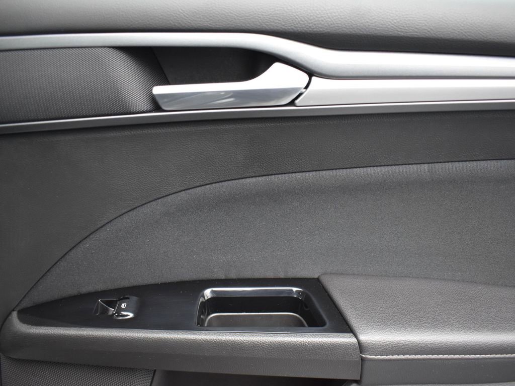 Used 2016 Ford Fusion SE image 26