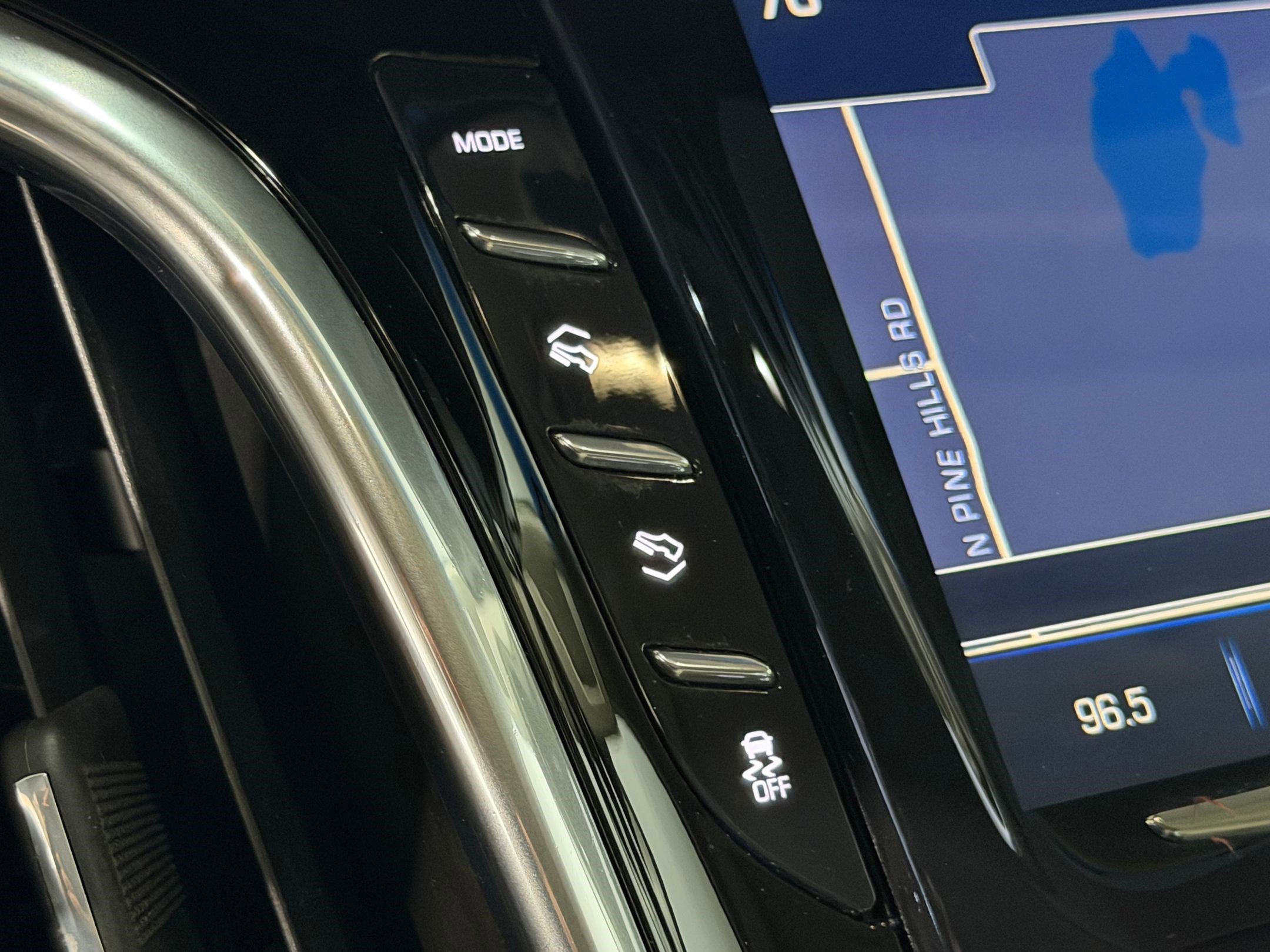 Used 2017 Cadillac Escalade Premium Luxury RWD image 31