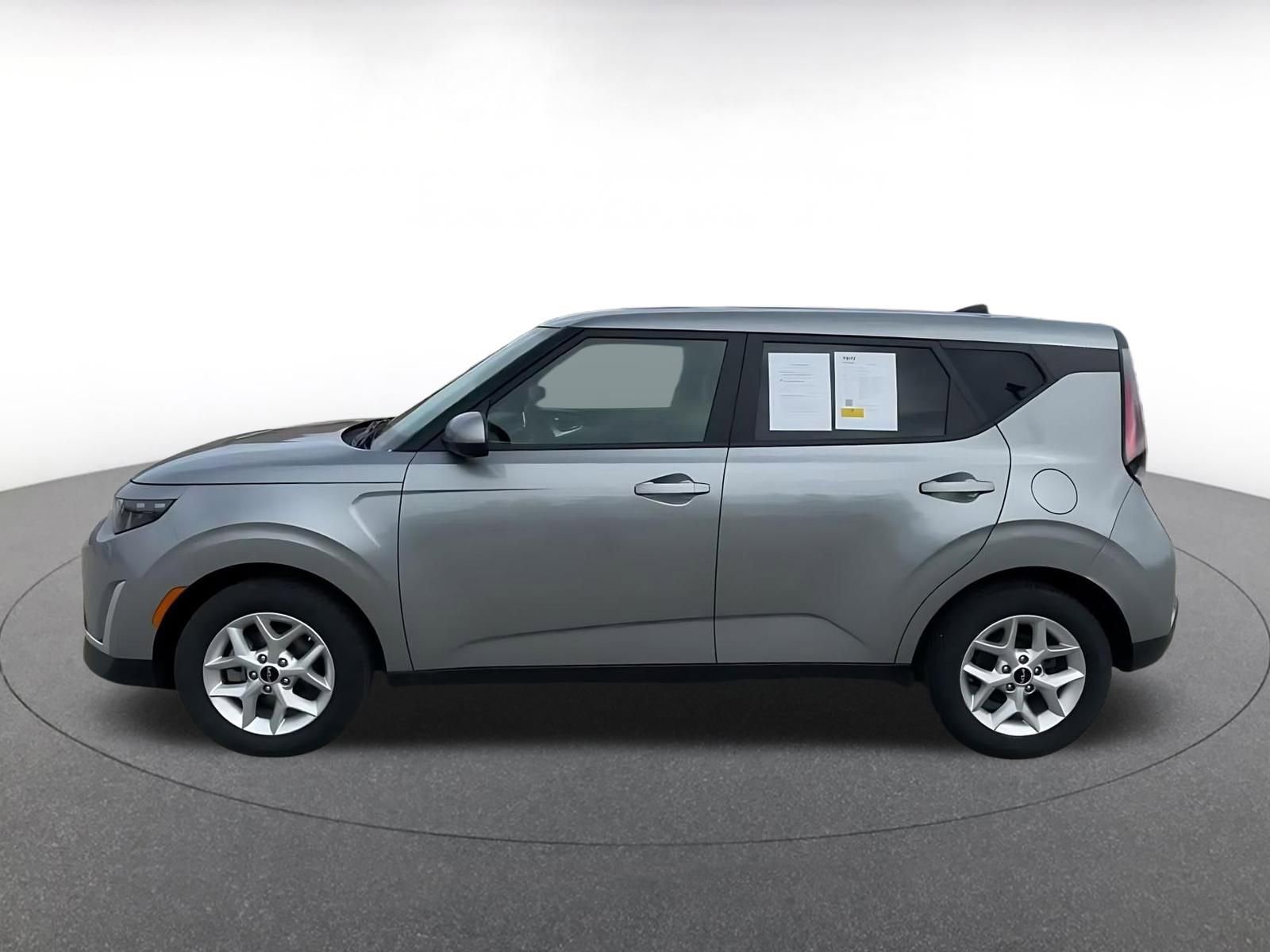 Used 2025 Kia Soul LX w/ LX Technology Package image 9