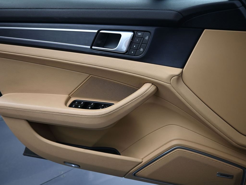 Certified 2022 Porsche Panamera Platinum Edition image 24