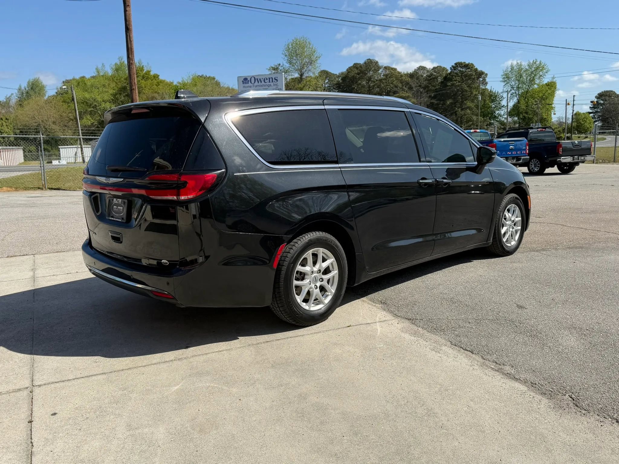Used 2021 Chrysler Pacifica Touring-L FWD image 7