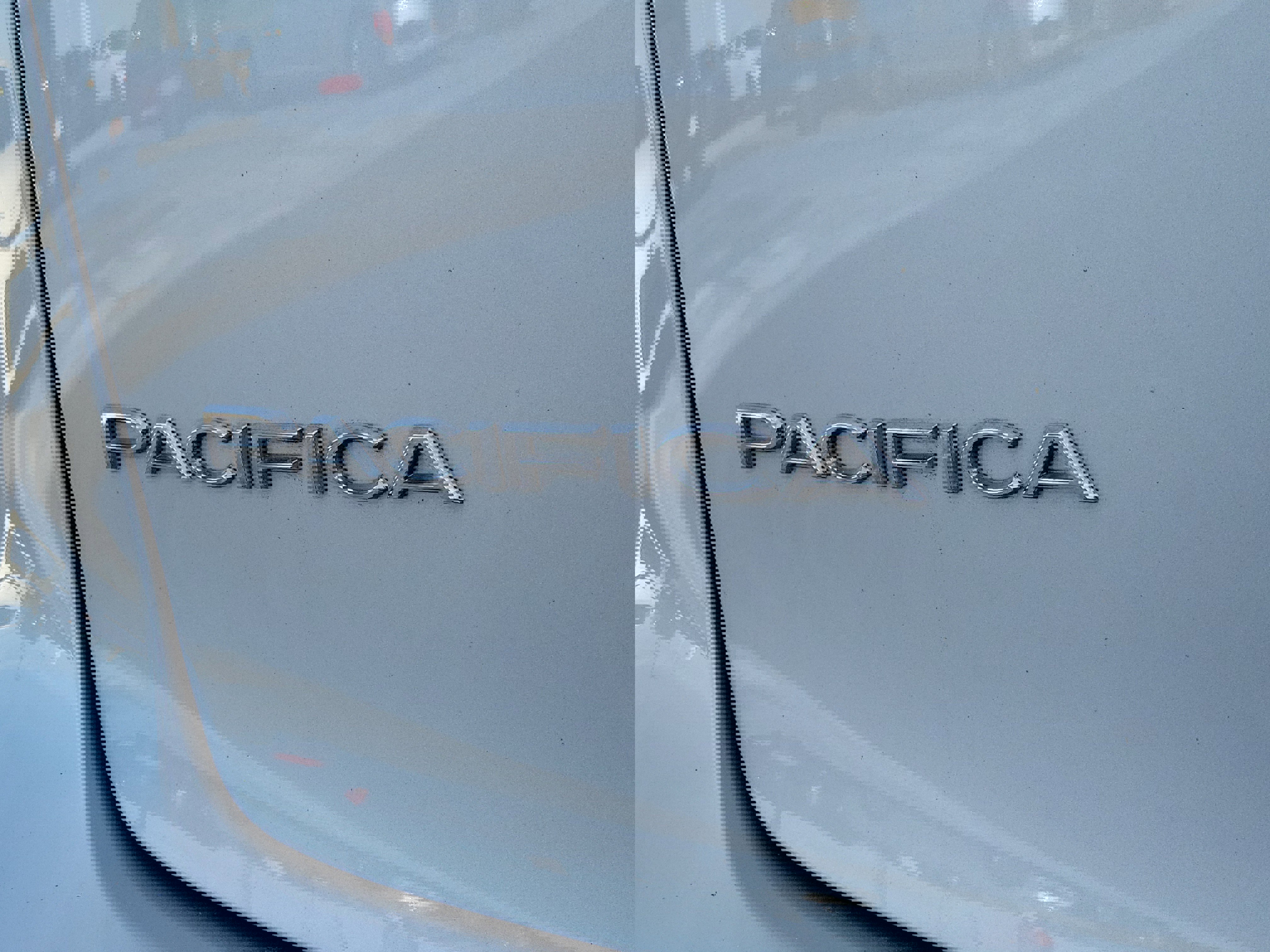 Used 2024 Chrysler Pacifica Touring-L image 6