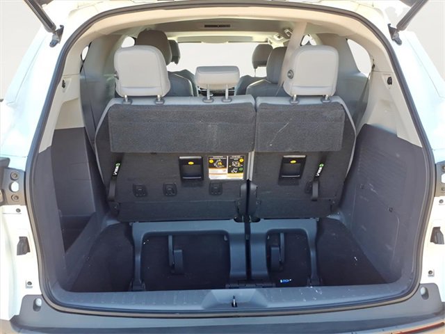 Used 2021 Toyota Sienna XLE image 32