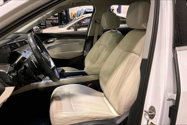 Used 2024 Audi Q8 e-tron Premium Plus w/ Premium Plus Package image 25