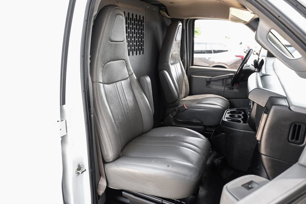 Used 2021 Chevrolet Express 3500 w/ Driver Convenience Package RWD image 31