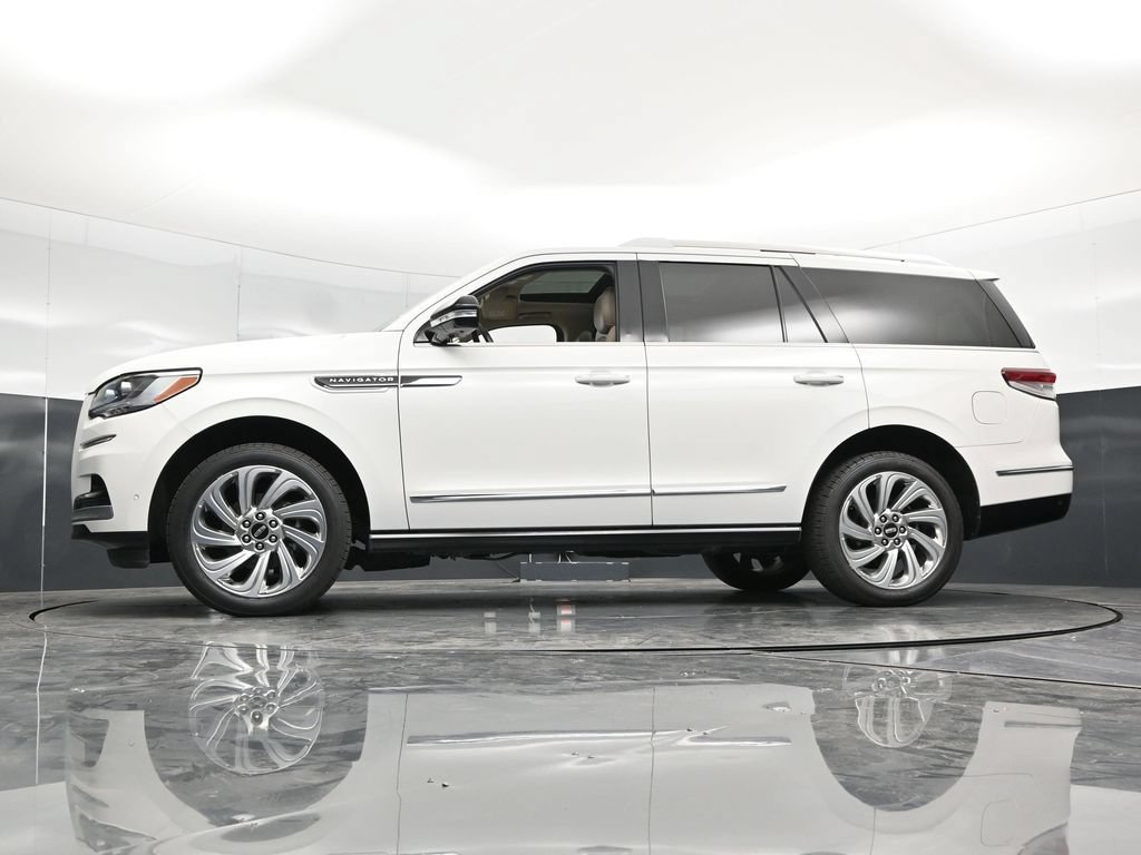 Used 2024 Lincoln Navigator Premiere AWD/4WD image 61