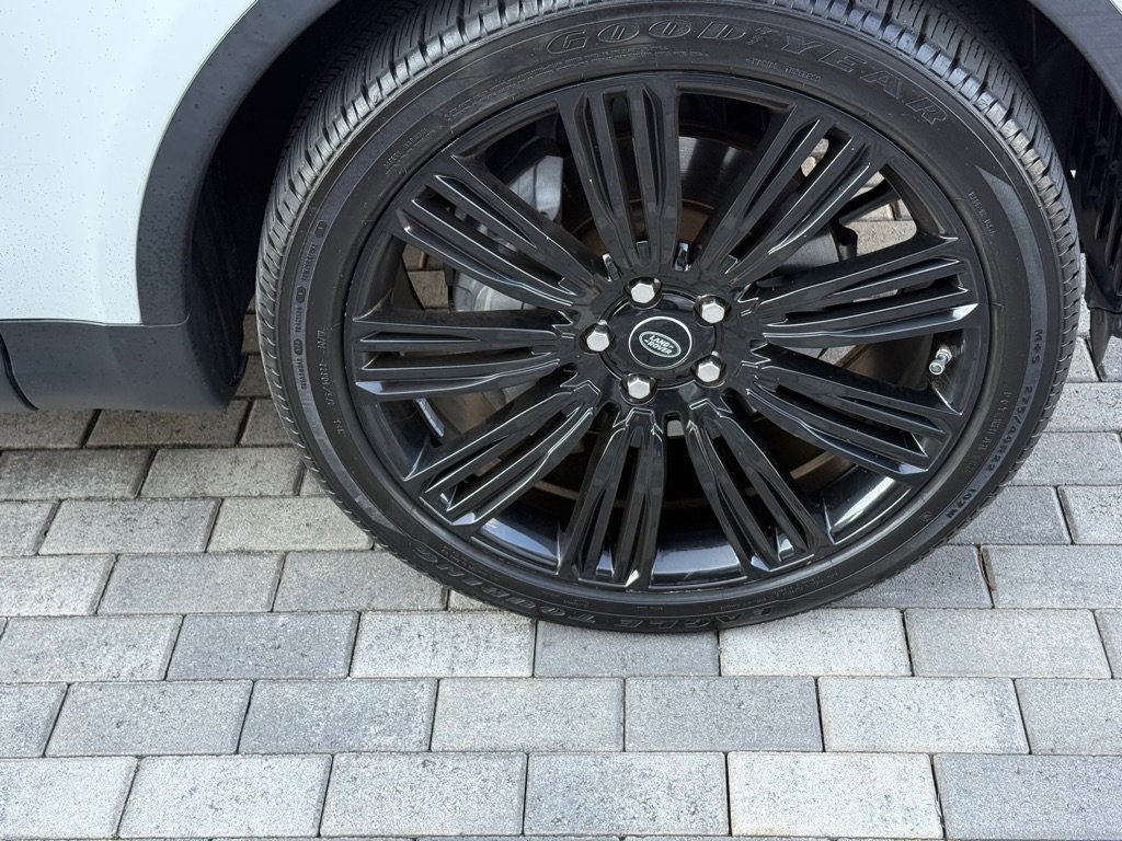 Used 2019 Land Rover Discovery SE image 43
