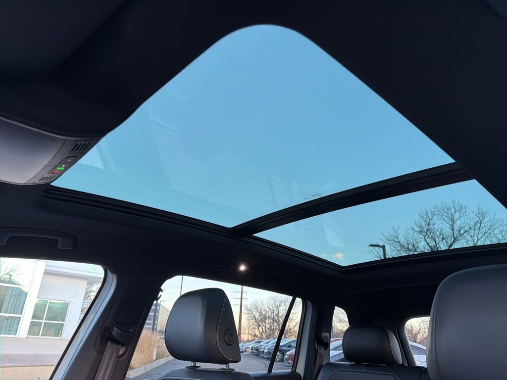 Certified 2022 Volkswagen Tiguan SE R-Line image 23