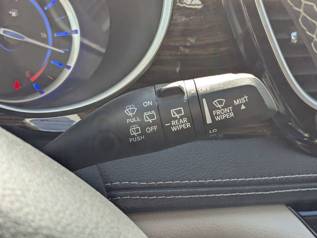 Certified 2023 Chrysler Pacifica Limited FWD image 31