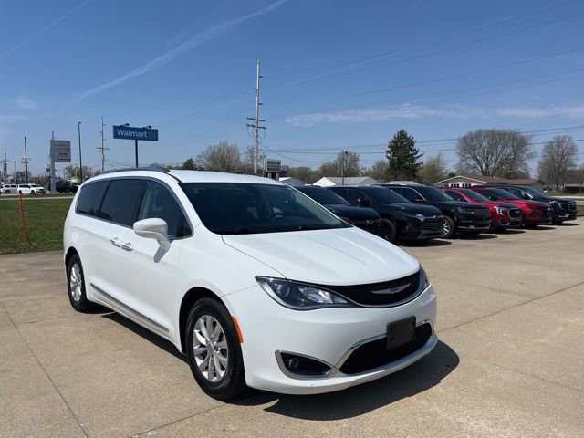 Used 2018 Chrysler Pacifica Touring-L Plus image 3