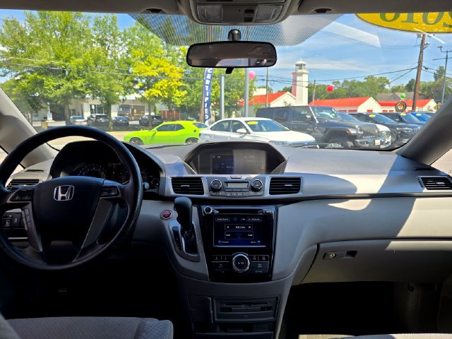 Used 2016 Honda Odyssey SE image 3