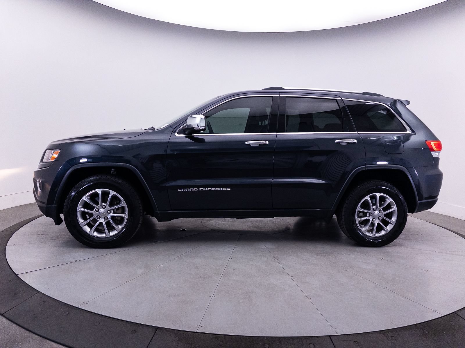 Used 2016 Jeep Grand Cherokee Limited AWD/4WD image 36