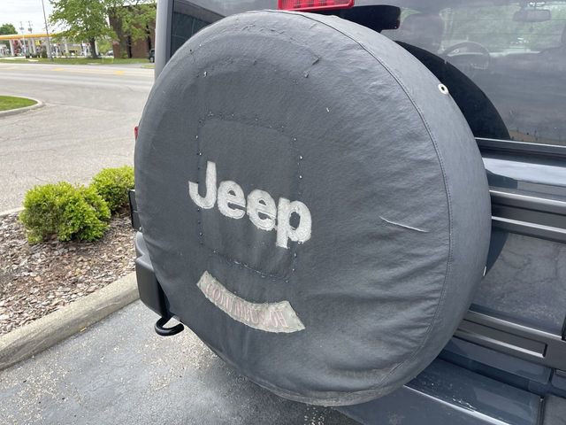 Used 2017 Jeep Wrangler Unlimited Sahara w/ Connectivity Group AWD/4WD image 6