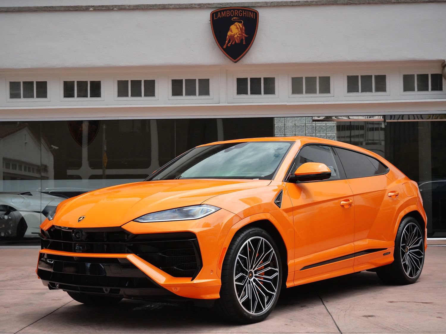 Used 2025 Lamborghini Urus S AWD/4WD image 28