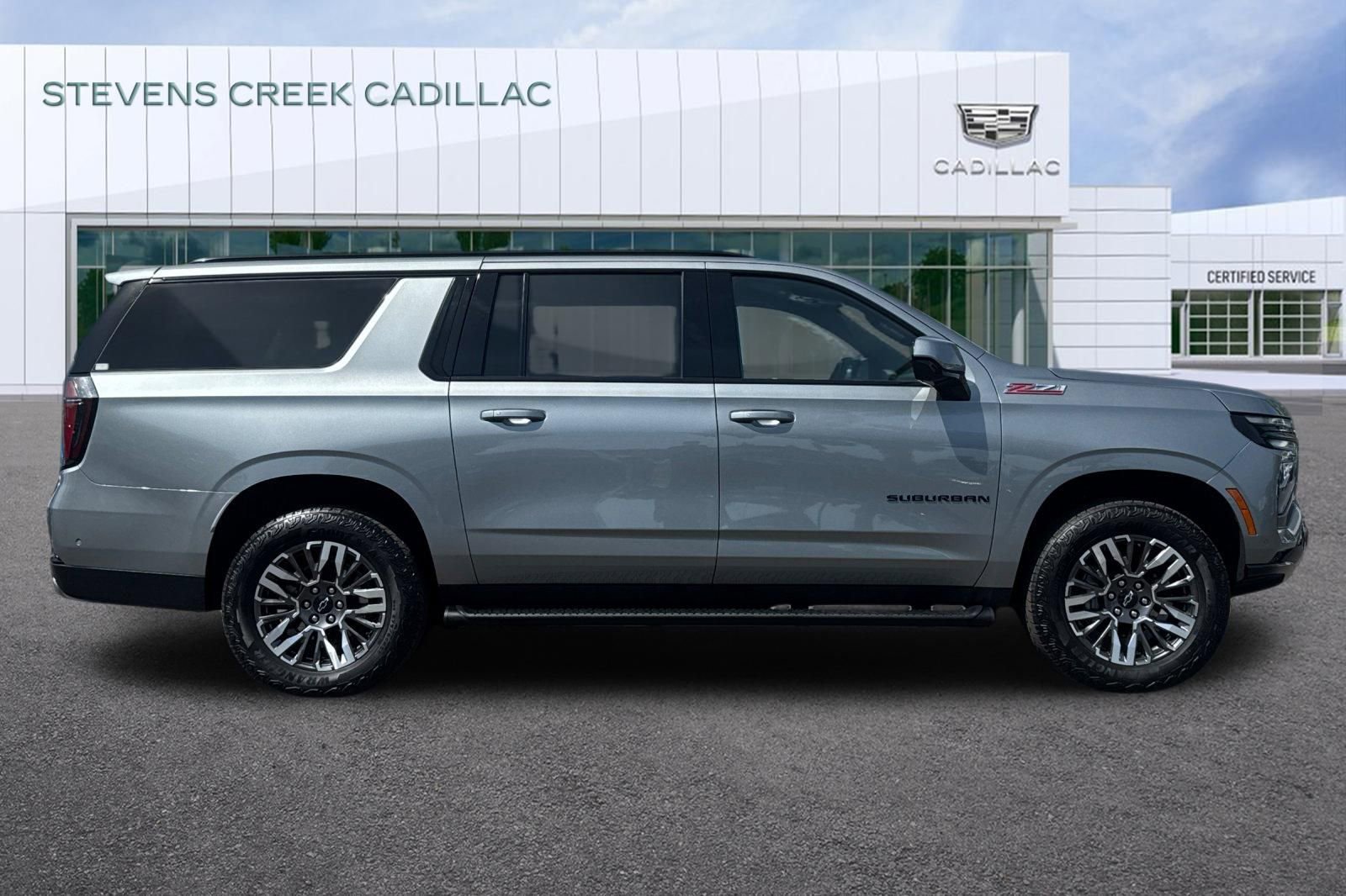 Used 2025 Chevrolet Suburban Z71 AWD/4WD image 2