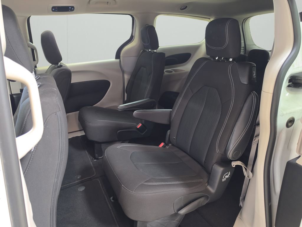 Used 2023 Chrysler Voyager LX image 14