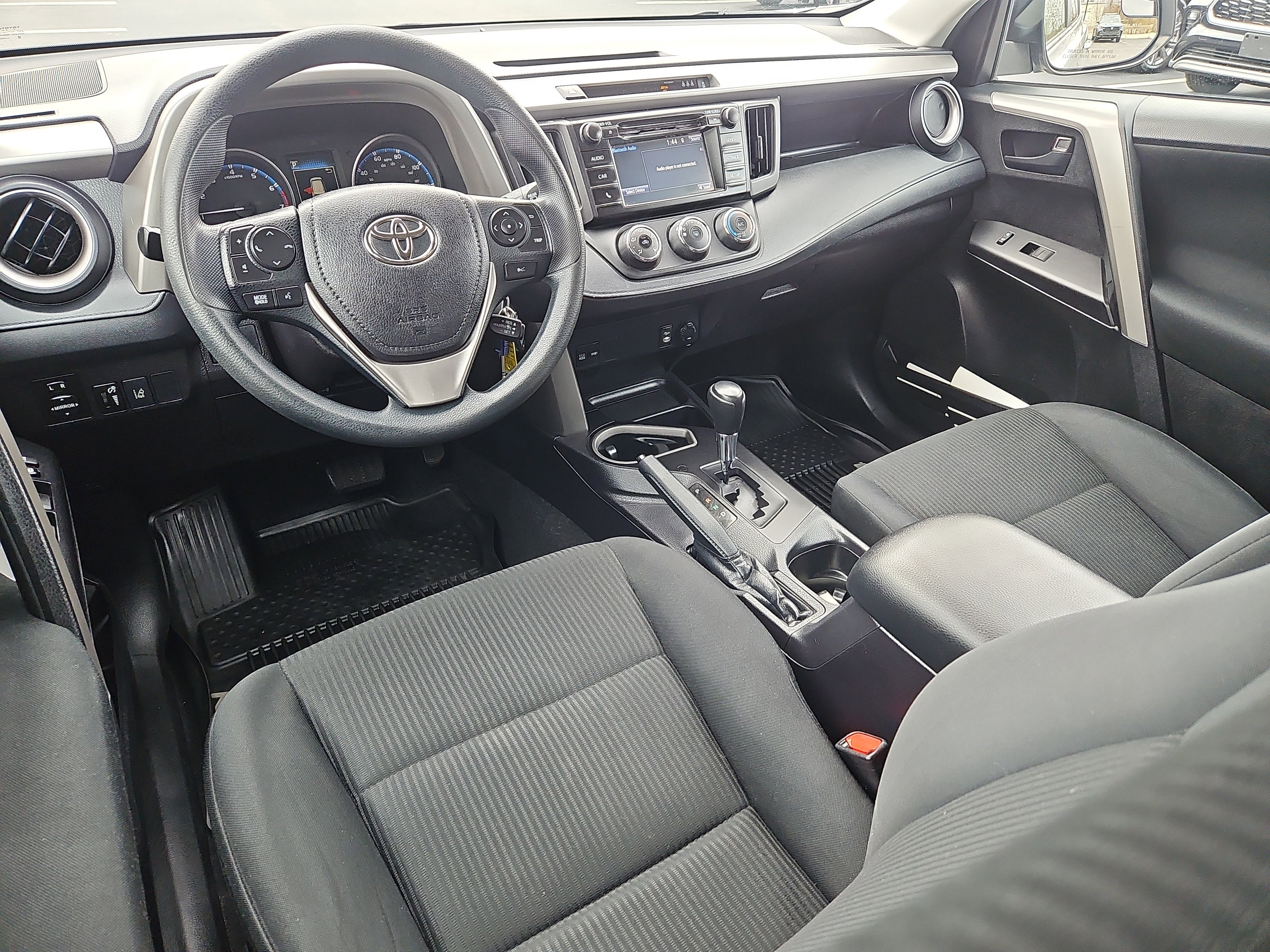 Used 2017 Toyota RAV4 LE image 3