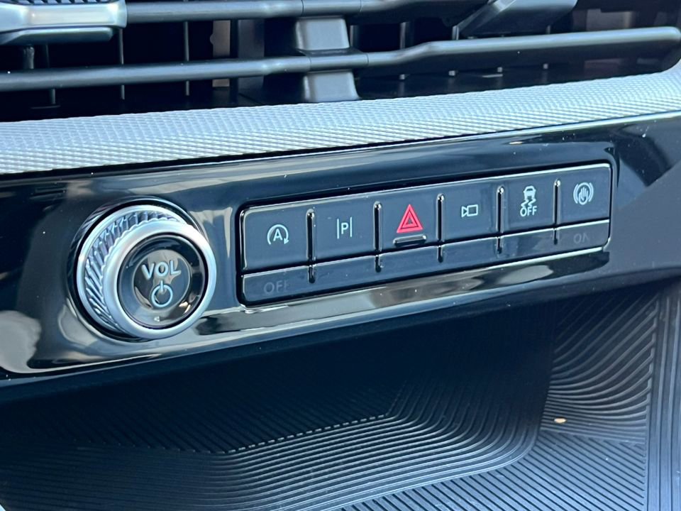 Used 2026 Ford Explorer Active w/ Active Comfort Package image 26