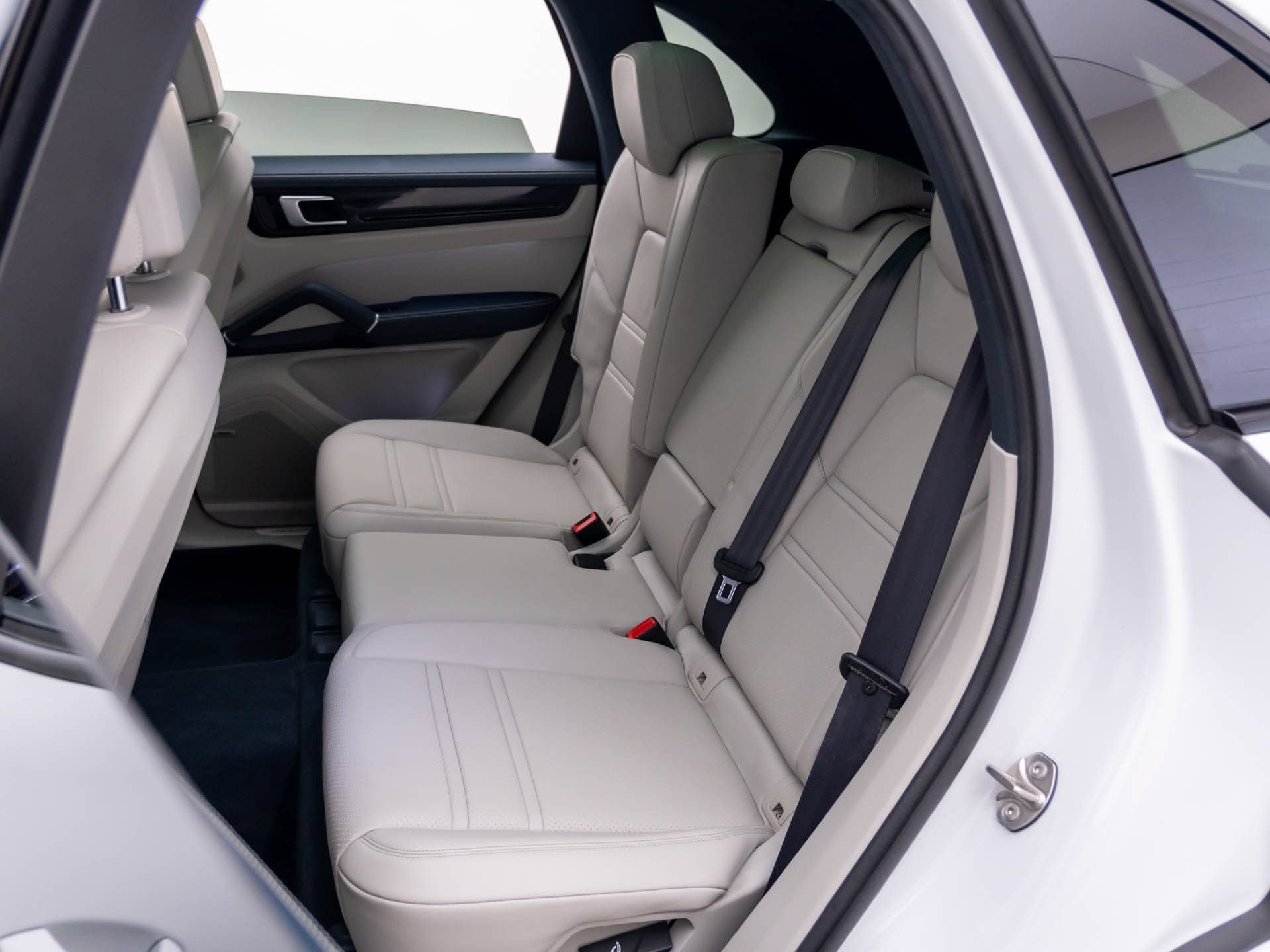 Certified 2022 Porsche Cayenne AWD/4WD image 17