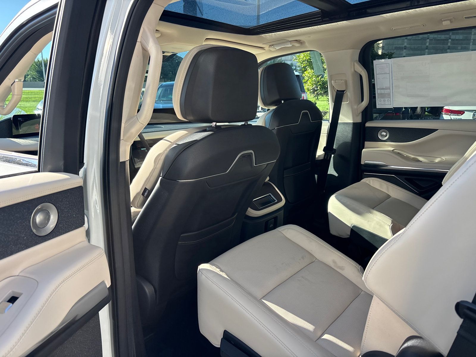 New 2027 Lincoln Navigator Reserve AWD/4WD image 27