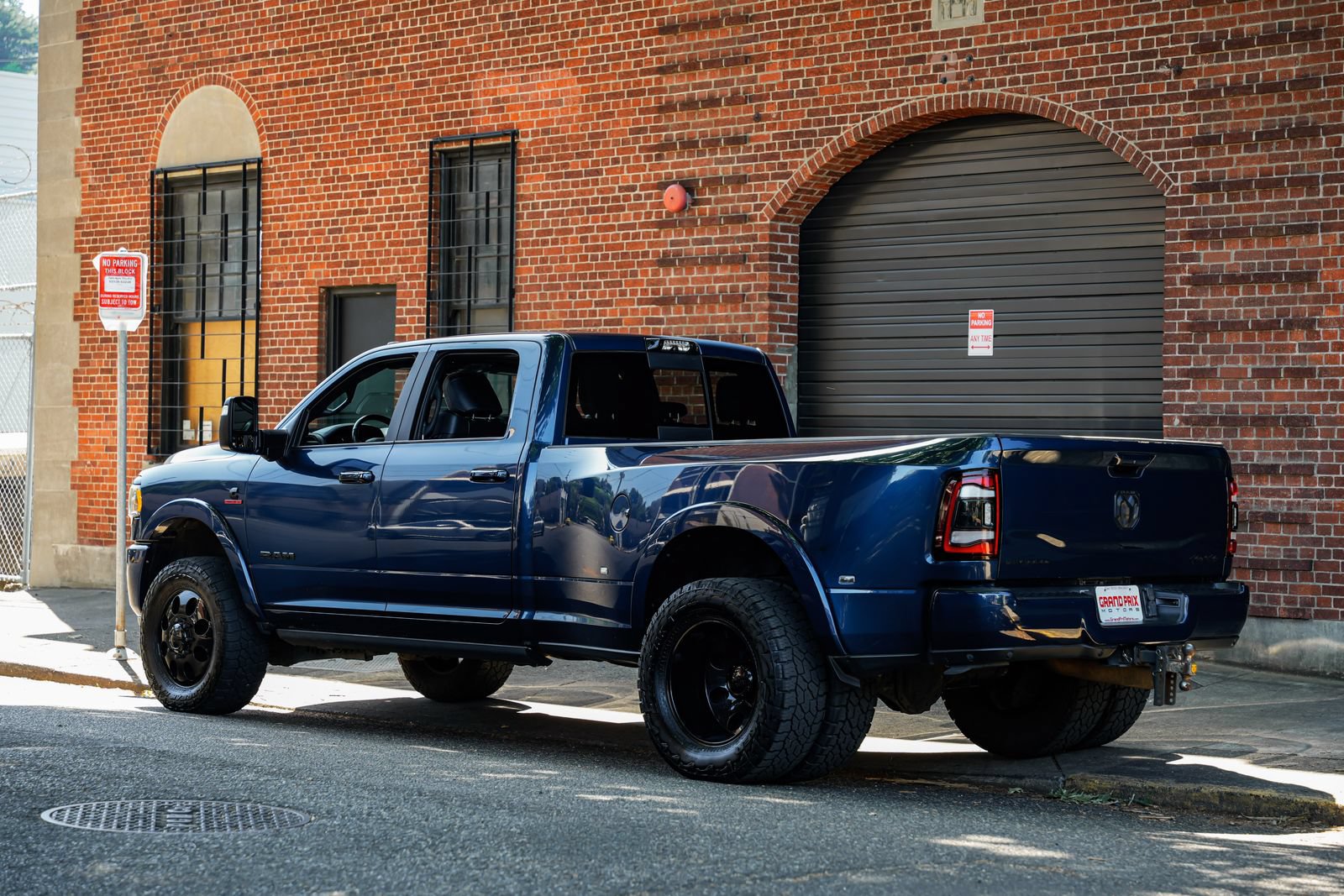 Used 2024 RAM 3500 Limited w/ Night Edition AWD/4WD image 8