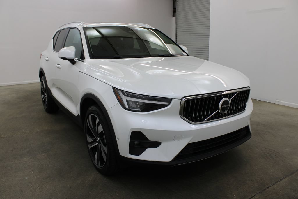 Used 2024 Volvo XC40 B5 Plus w/ Protection Package AWD/4WD image 6