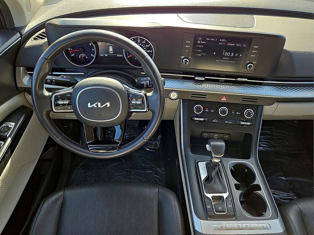 Used 2024 Kia Carnival LX image 17