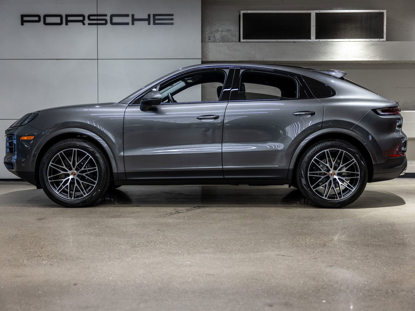 Certified 2025 Porsche Cayenne Coupe AWD/4WD image 2