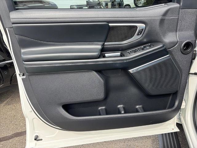 Used 2025 Ford Expedition Platinum w/ Stealth Appearance Package AWD/4WD image 13