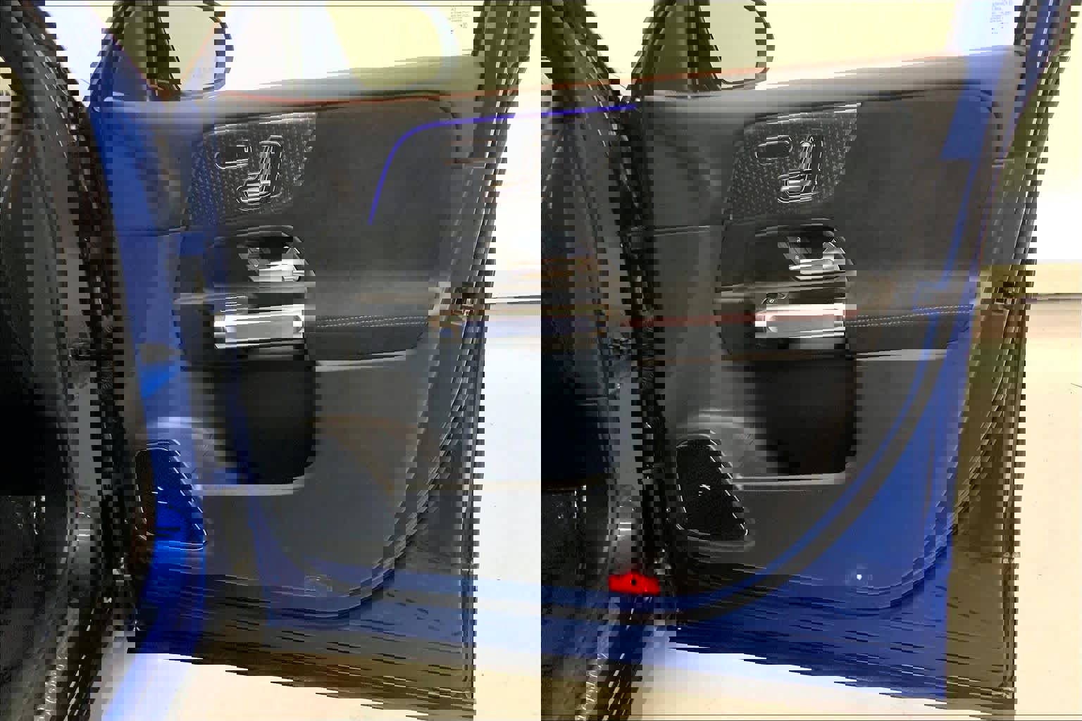 Used 2025 Mercedes-Benz GLB 250 image 9