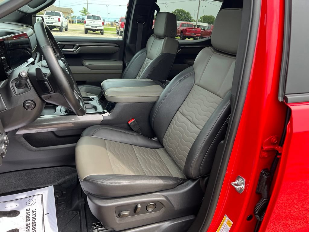 Used 2026 Chevrolet Silverado 1500 ZR2 w/ Dark Appearance Package AWD/4WD image 35